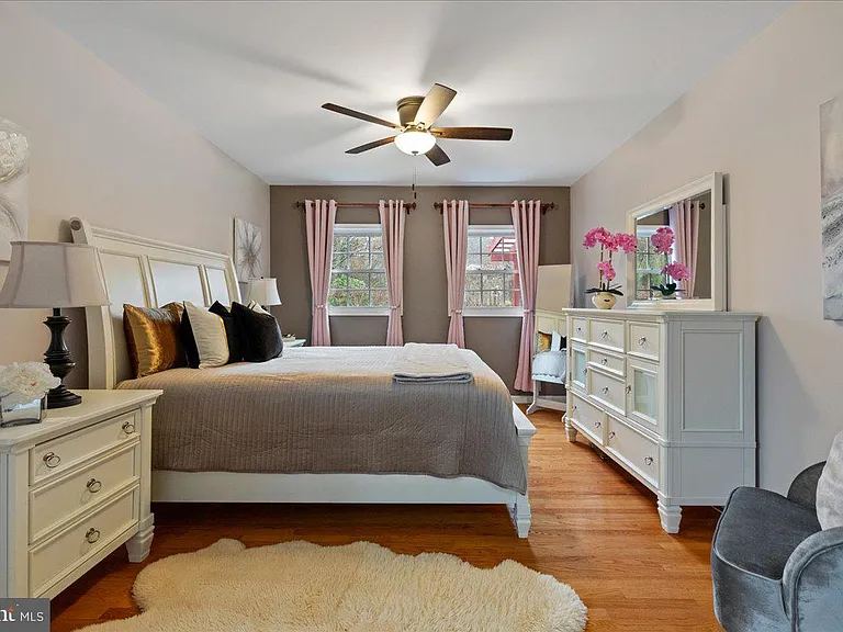 394 Franklin Ave — Photo 15