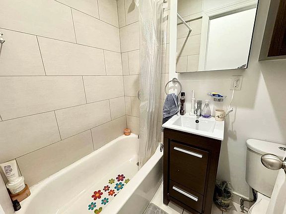 5th image of 134 W 15th St APT 2RE