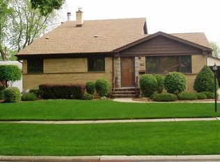 1725 Verde Dr, Mount Prospect, IL 60056