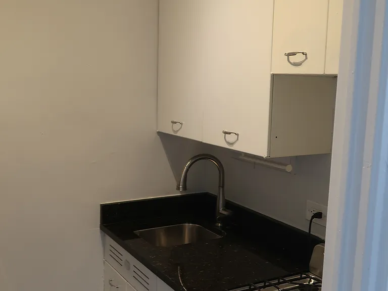 534 W Startford Pl — Photo 9