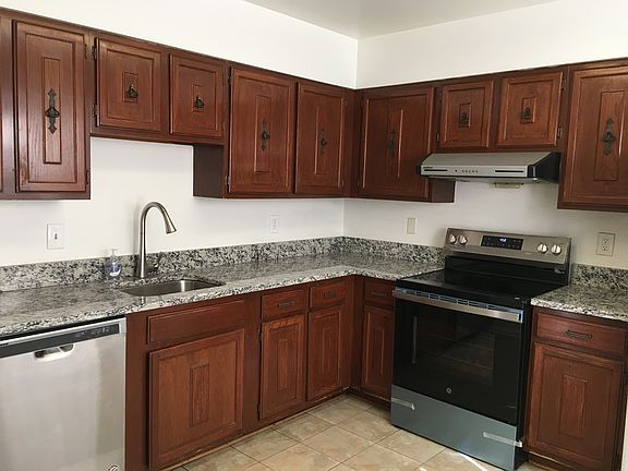 2nd image of 19 Grotto Ct