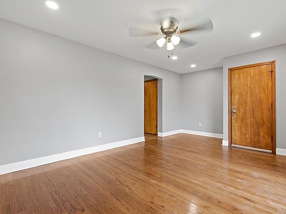 3rd image of 2131 W 53rd Pl #1