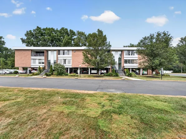 32050 Grand River Ave Unit 56, Farmington, MI 48336