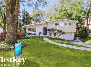 572 S Lodge Ln, Lombard, IL 60148