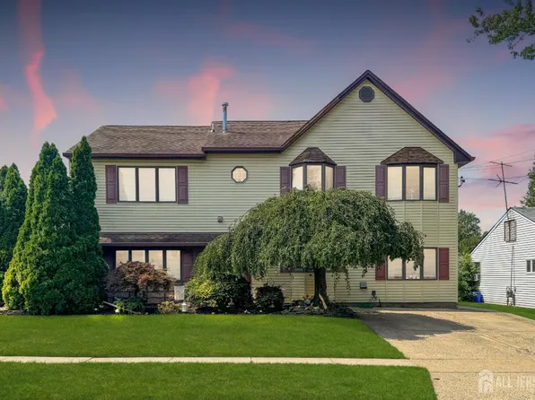 28 Colton Rd, Edison, NJ 08817