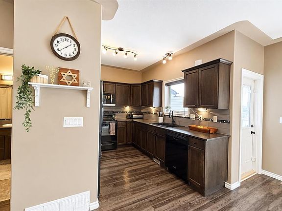 4th image of 63 N Hawkridge Blvd