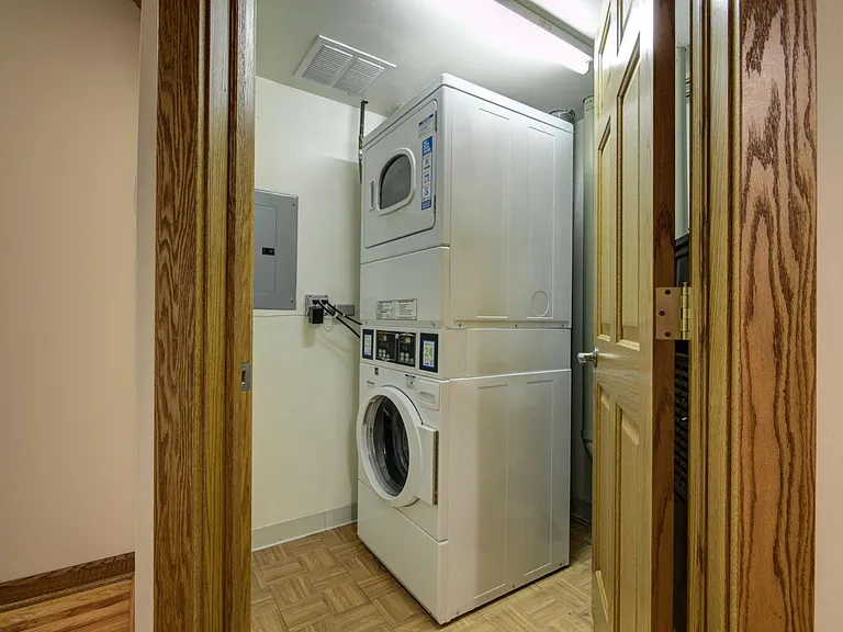 216 N May St #402 — Photo 13