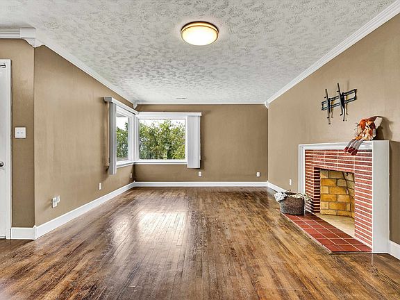 3rd image of 185 Dogwood Dr
