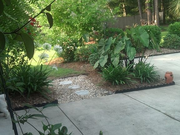 walkway to side yard