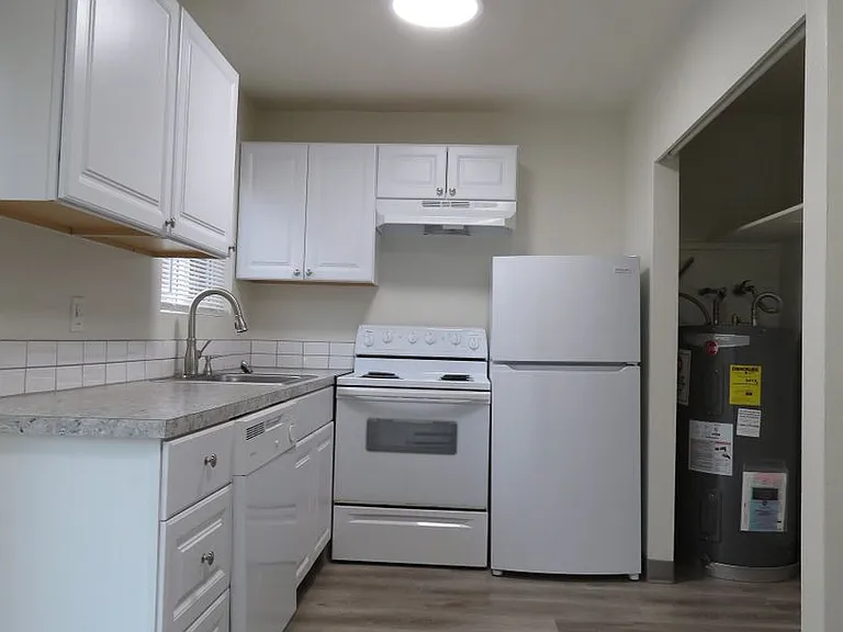 17300 SW Merlo Rd — Photo 7