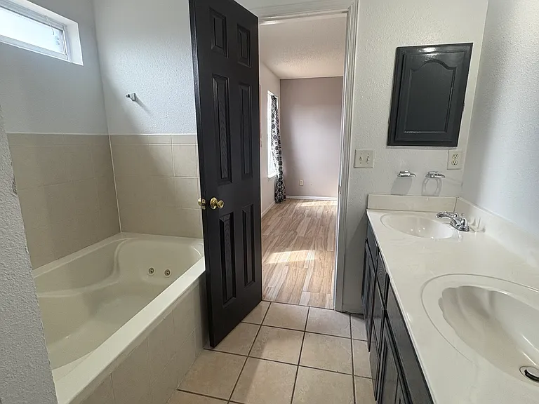 14724 Calhoun Dr — Photo 8