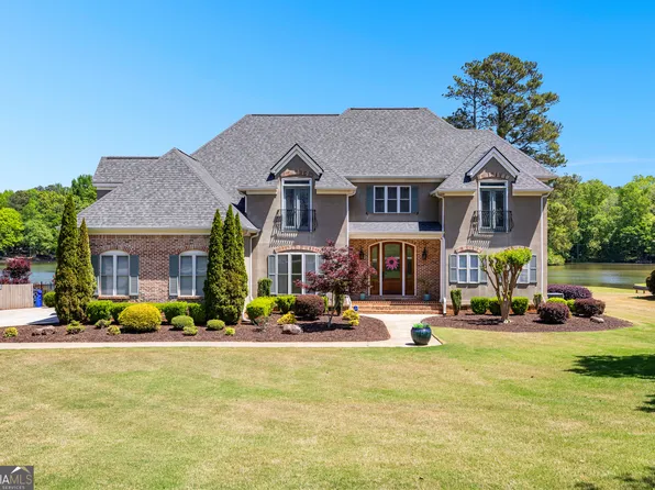 65 W Shore Dr, Newnan, GA 30263