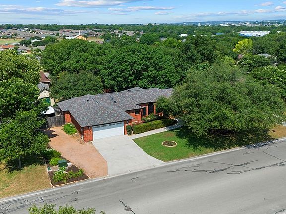 3rd image of 1830 Palace Dr