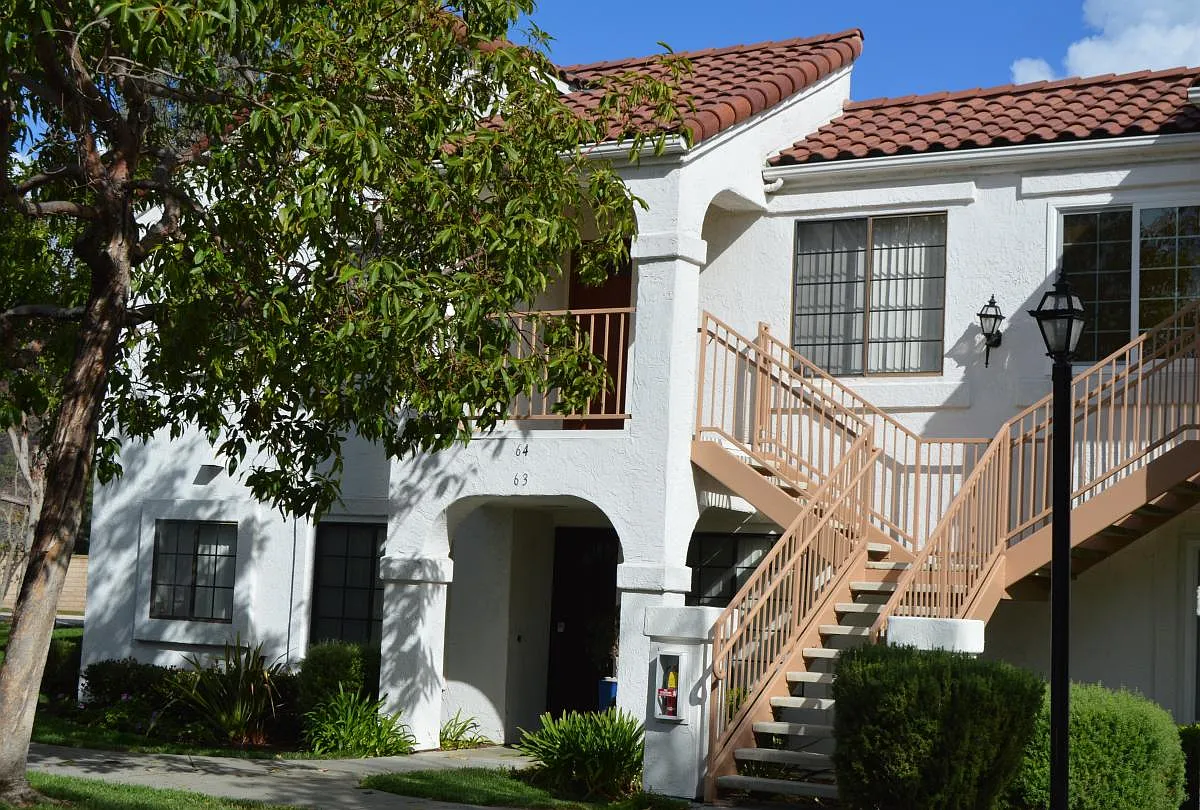 2 bed, 900 sqft, $2,699 — Photo 1