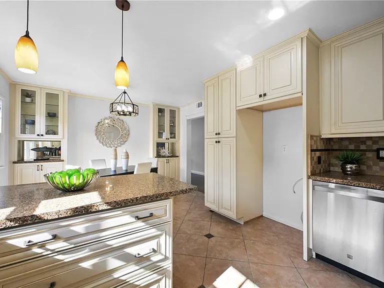 6091 Kimberly Dr — Photo 10