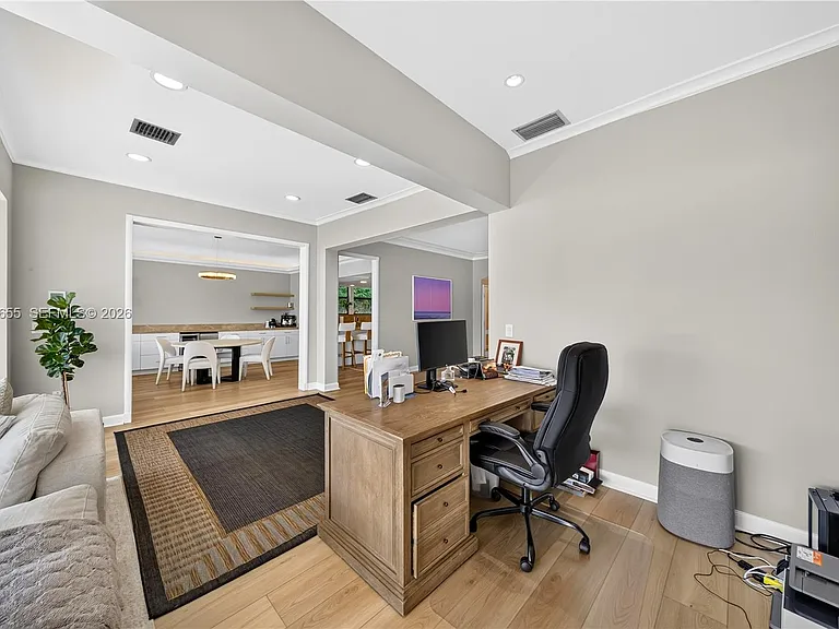 460 W Dilido Dr — Photo 9
