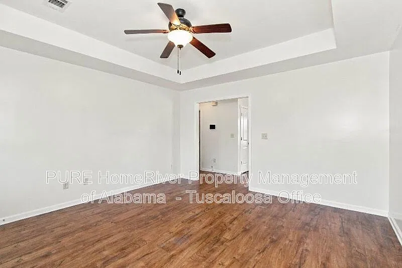 3 bed, 2.0 bath, 1373 sqft, $1,700 — Photo 2