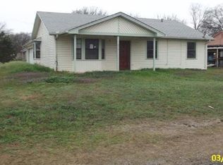 613 S 7th St, Comanche, OK 73529