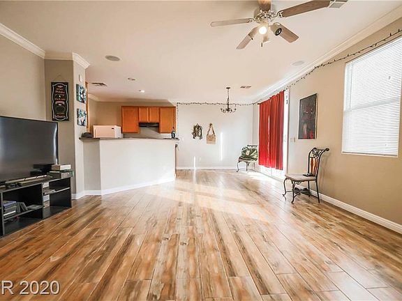 5th image of 221 Copper Pine Ave