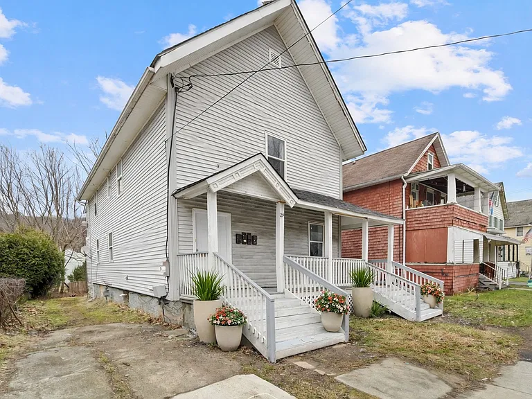 28 Lydia St #1-F — Photo 13