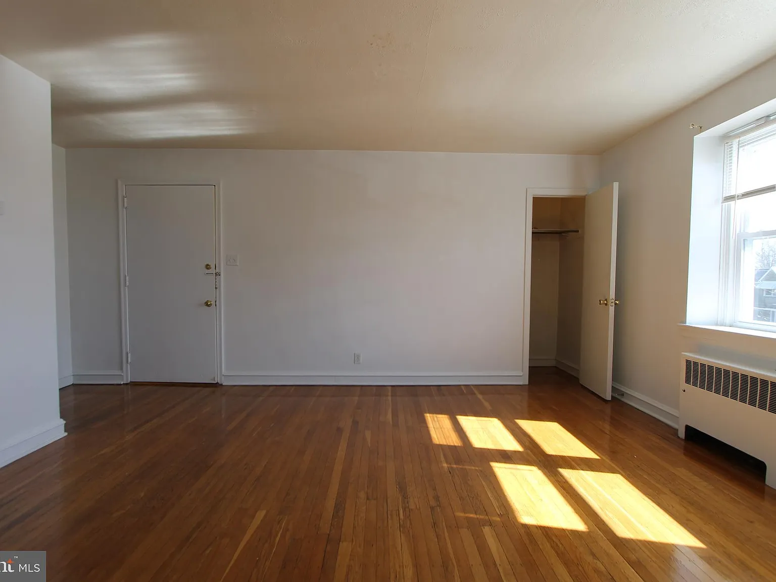 2 bed, 900 sqft, $1,350 — Photo 4