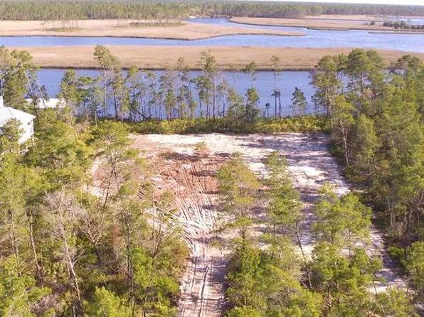 512 River Rd, Carrabelle, FL 32322