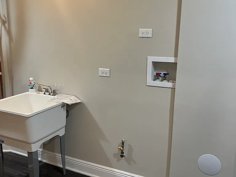 Utility room with washer/dryer hookup Option for tenant to bring their own washer/dryer to unit