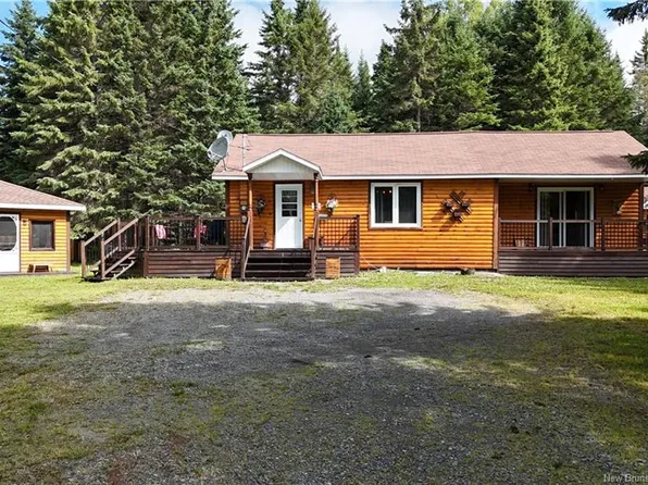 482 Valcourt Rd, Saint Quentin, NB E8A 2B3