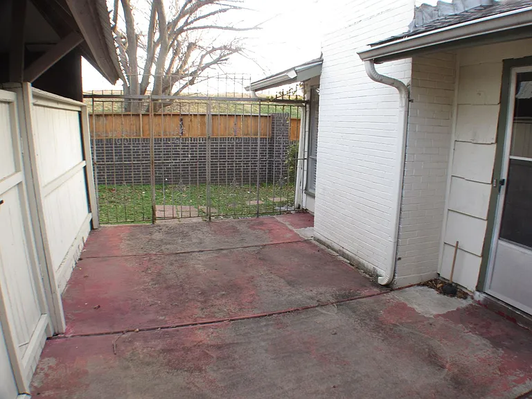 10406 Shadow Bend Dr — Photo 28