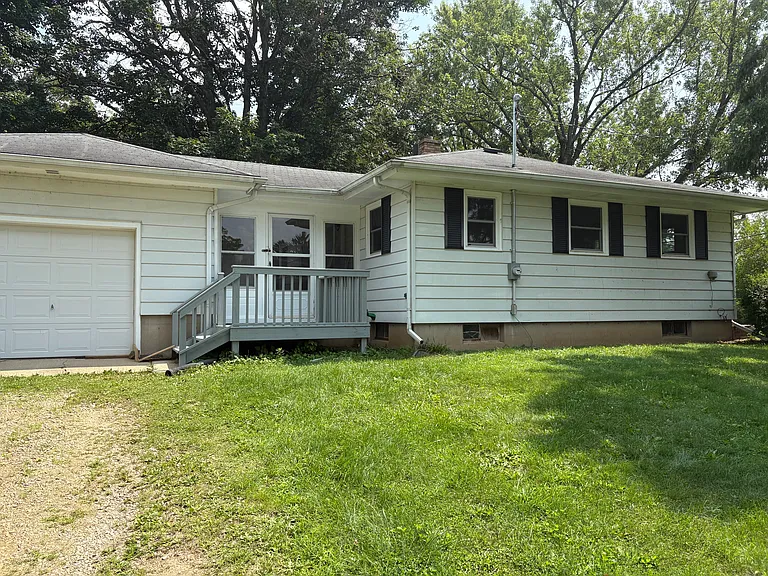 1502 Steensland Dr — Photo 2