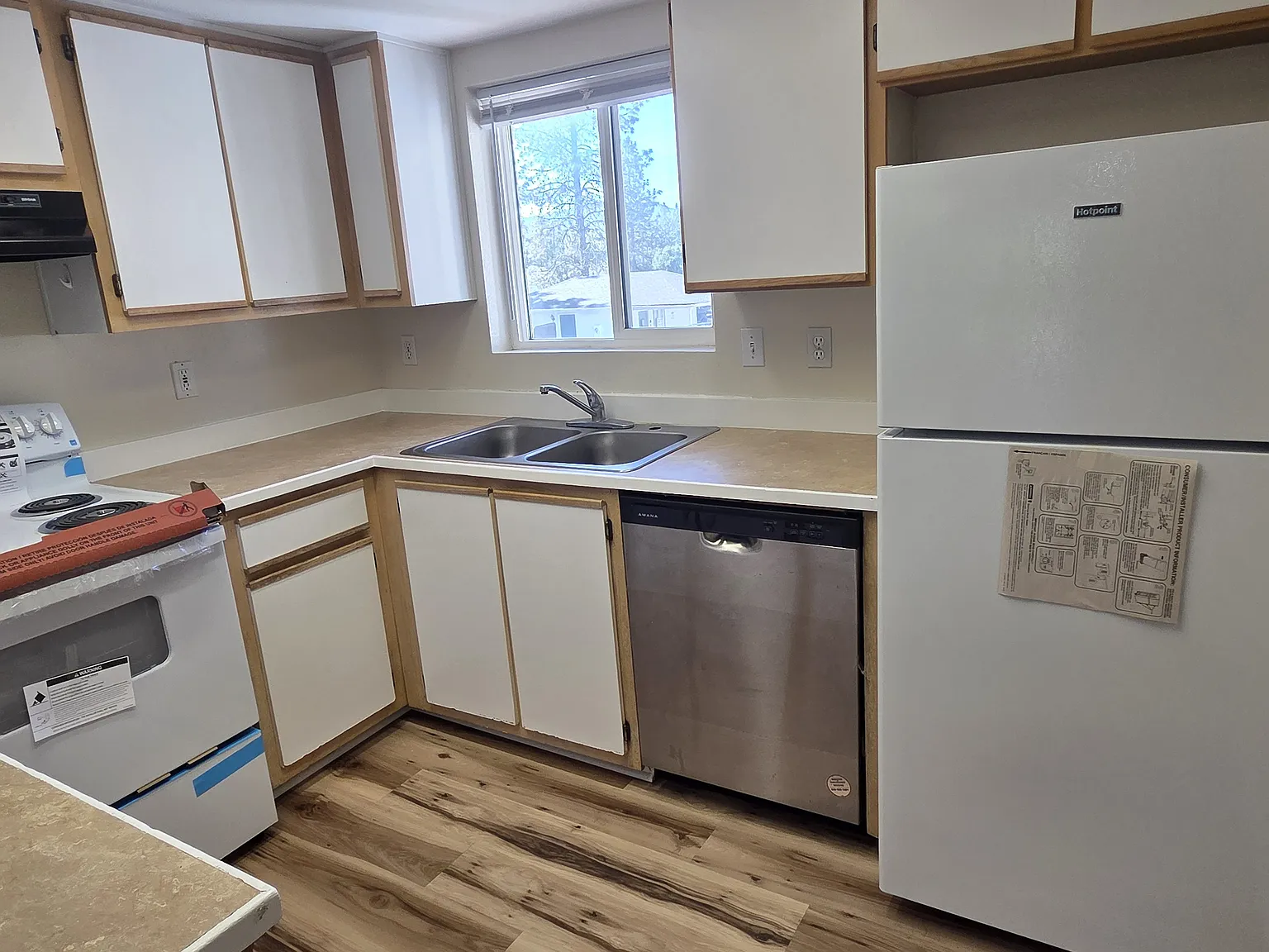 2 bed, 884 sqft, $1,350 — Photo 3