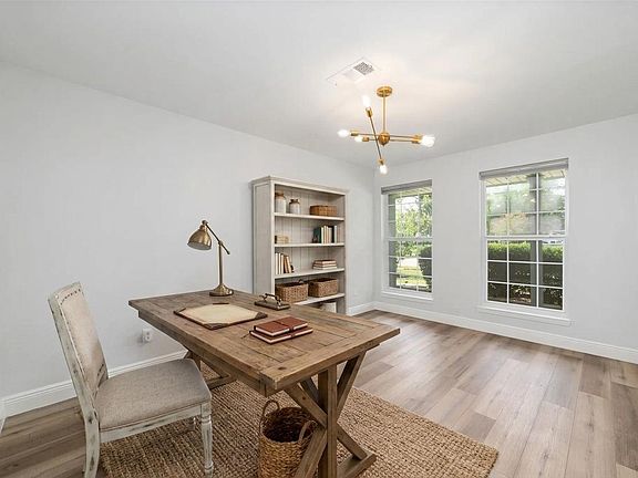 4th image of 5922 Hummingbird St