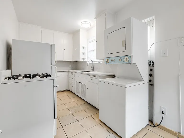 412 Pioneer Dr #412 — Photo 5