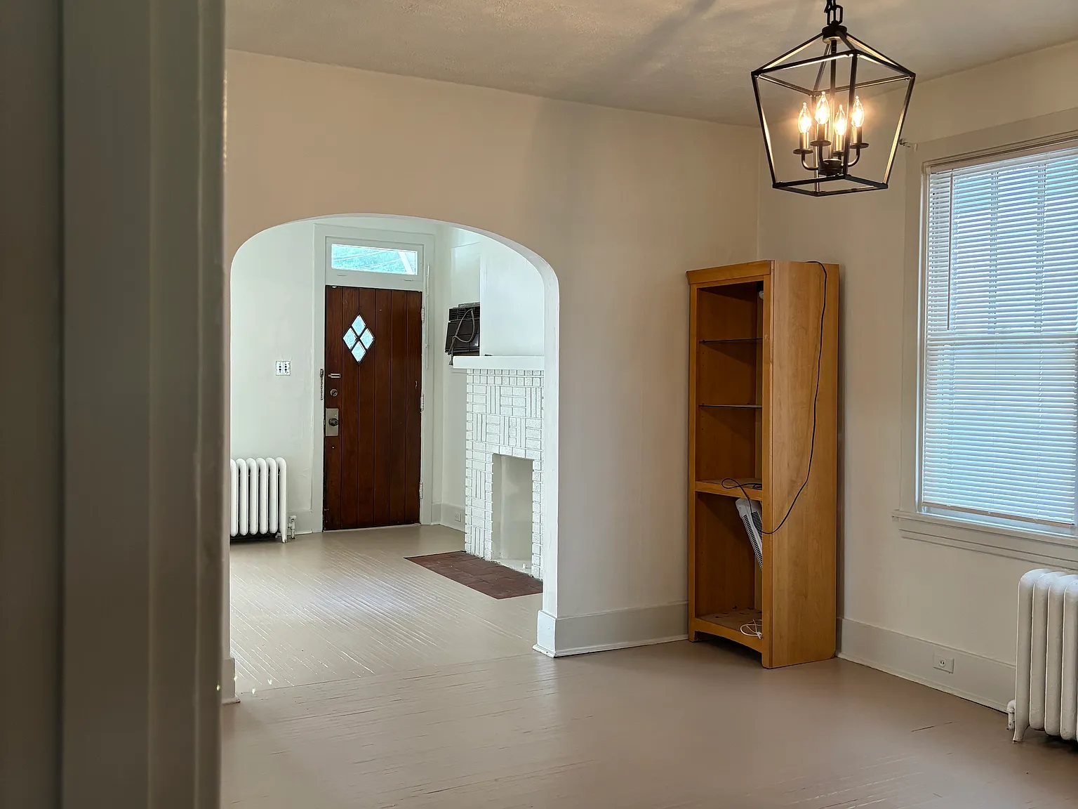 5567 Hobart St — Photo 2