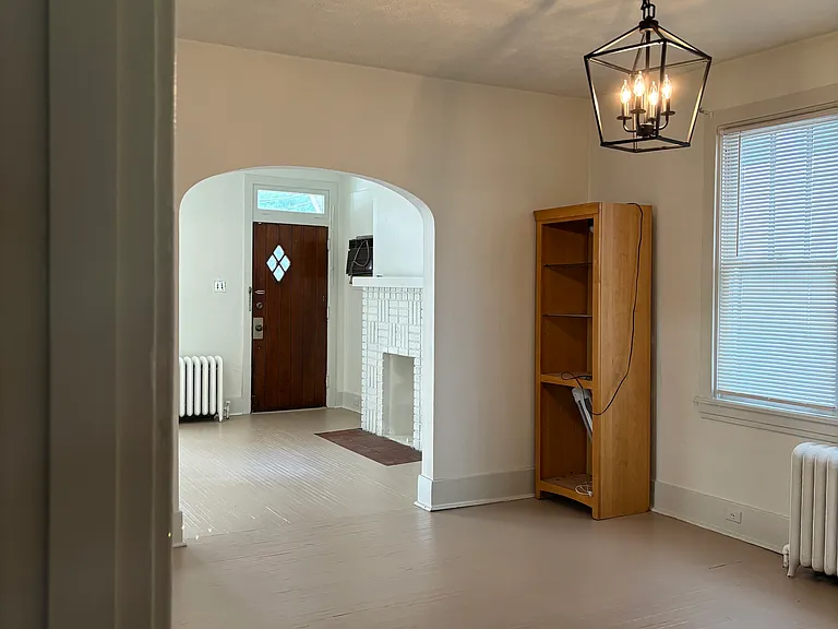 5567 Hobart St #1 — Photo 2