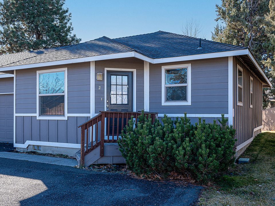1st image of 827 NE Hidden Valley Dr Unit 2