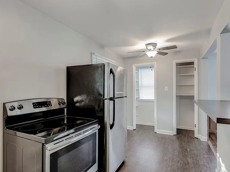4449 Kingsley Dr — Photo 4