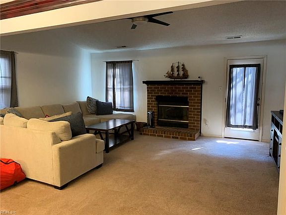 4th image of 1449 Drumheller Dr