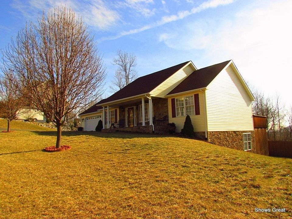 For Sale: 136 Four Seasons DR, Troutville, Virginia 24175