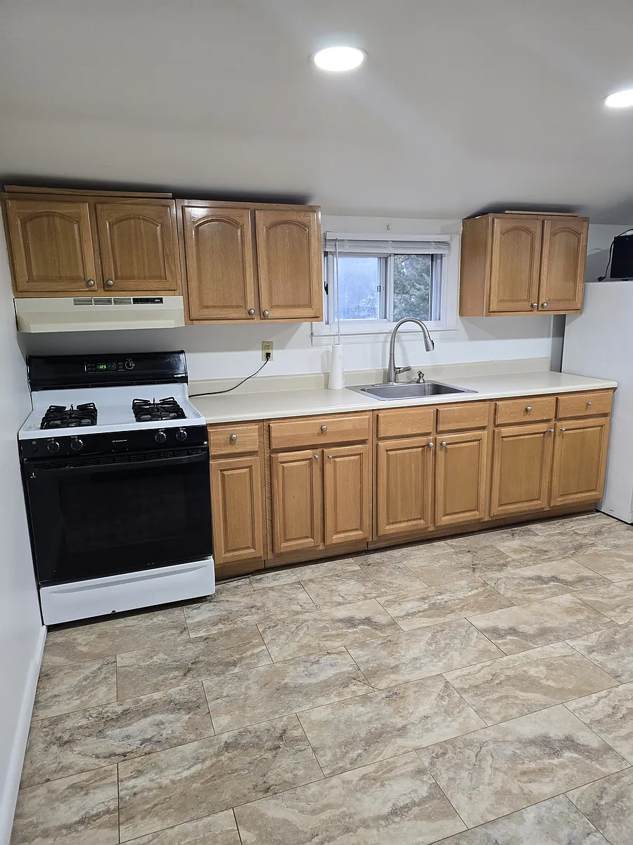 Building Photo - 18 Donna Dr #2