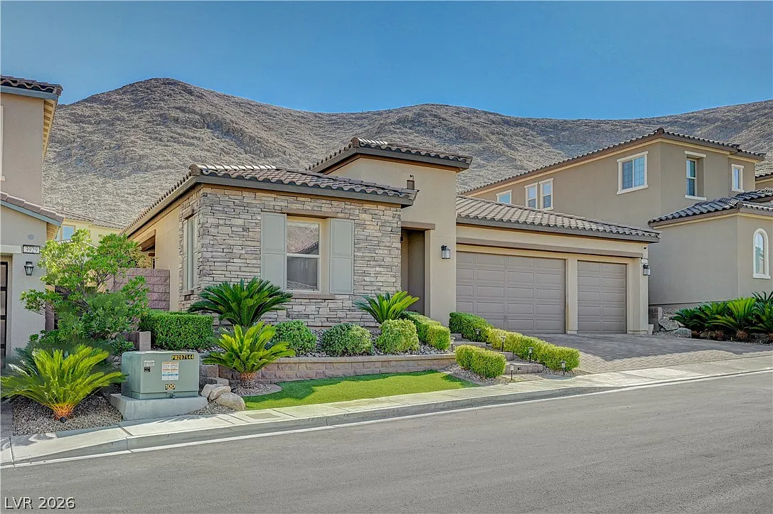 4 bed, 2.5 bath, 2592 sqft, $5,395 — Photo 3