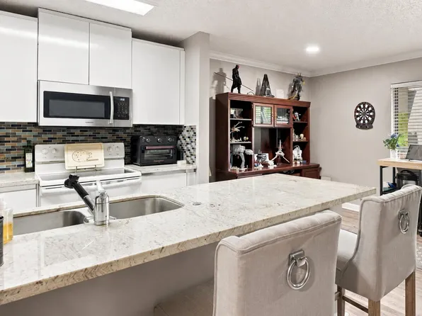 711 FOREST CLUB Drive #119, Wellington, FL 33414