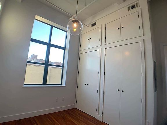 3rd image of 180 Bainbridge St #3T