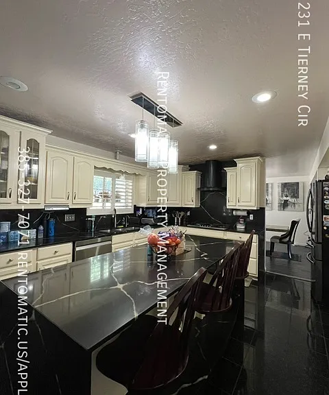 1231 E Tierney Cir — Photo 3