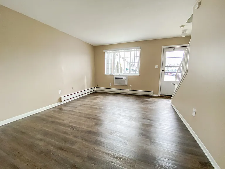 2 Bed Townhouse - Living Room