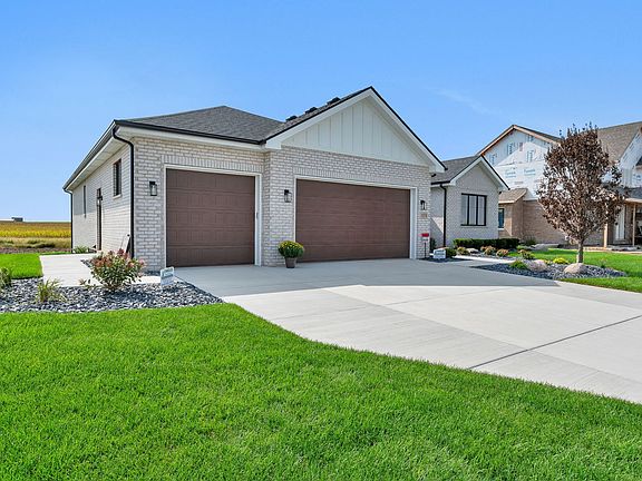 3rd image of 1074 Kinley Dr