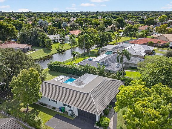 4th image of 2421 NW 114th Avenue