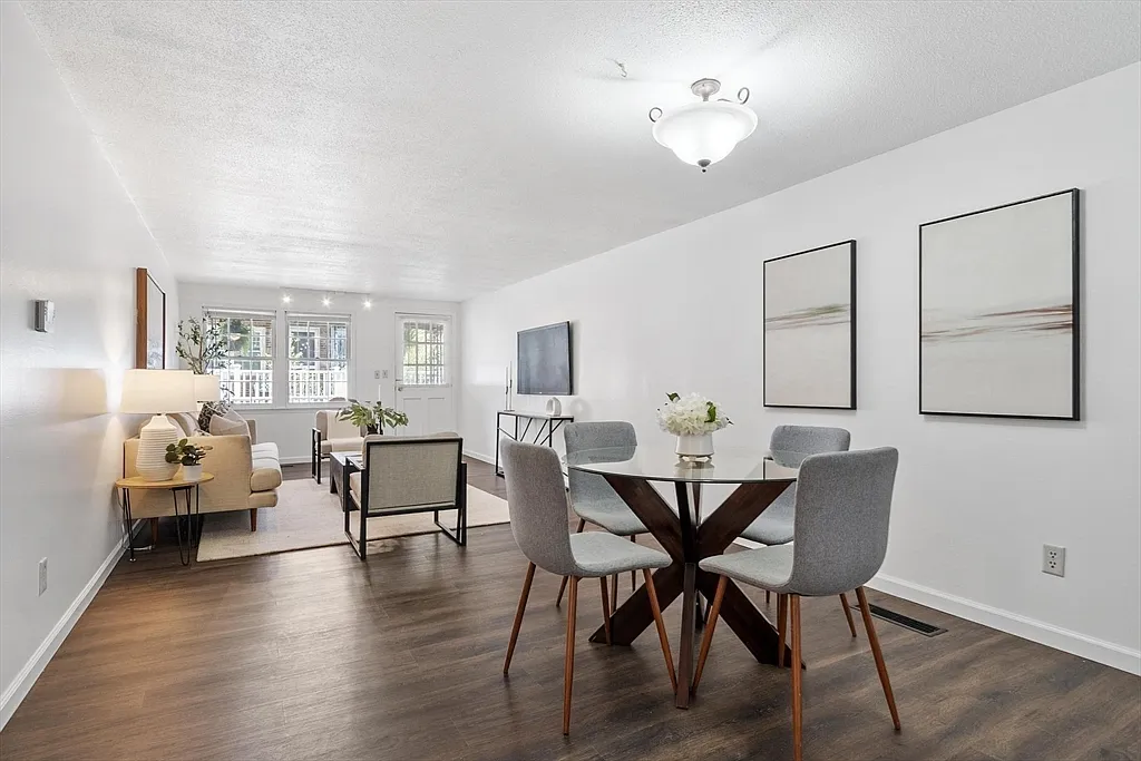 2 bed, 2.0 bath, 1000 sqft, $2,700 — Photo 3