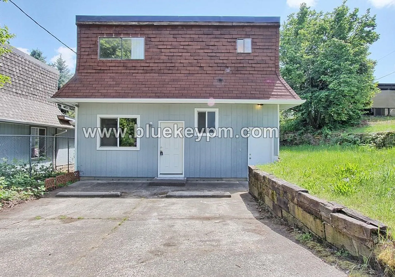 Upper Floor 1 Bed, 1 Bath Duplex Unit in Parkrose — Photo 1