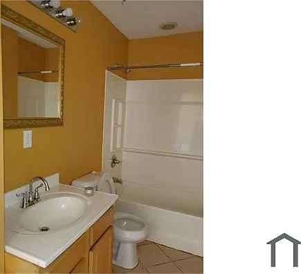 2214 W Market St #4 — Photo 3